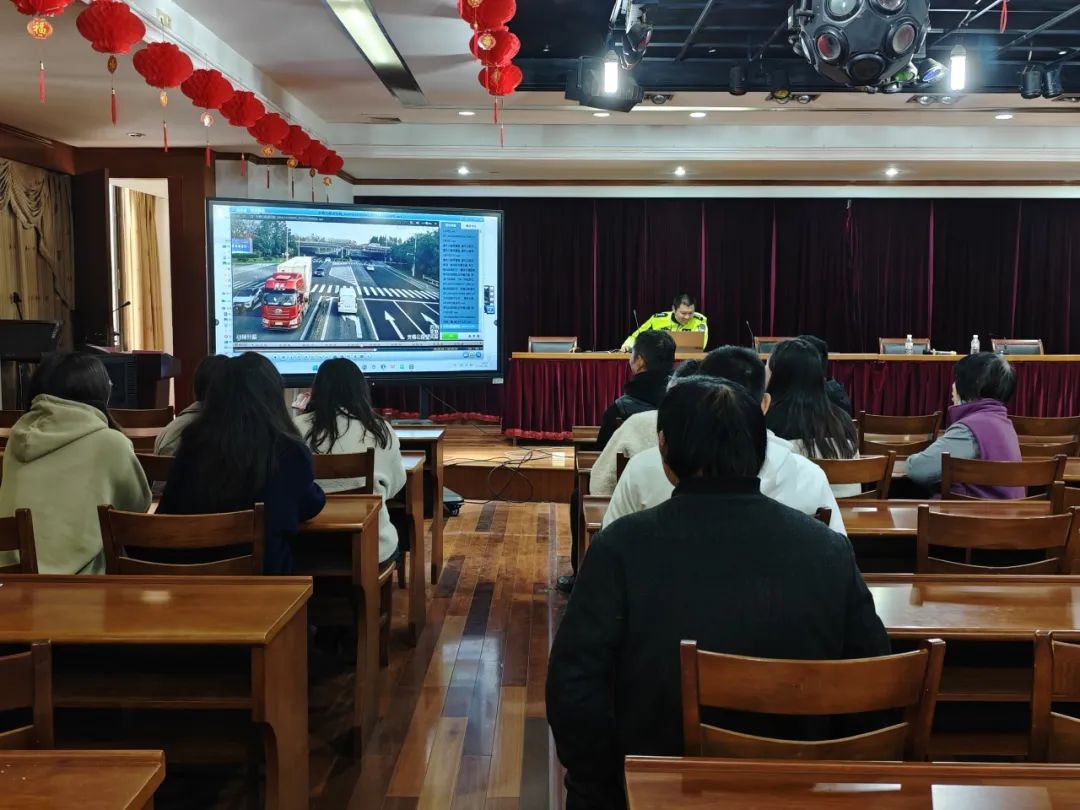 東邦交通警察中隊來工廠促進道路交通安全
