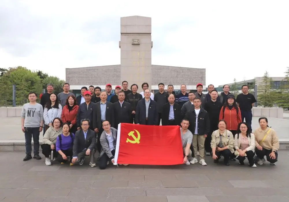 常熟聚酯有限公司黨支部組織參觀鹽城新四軍紀念館